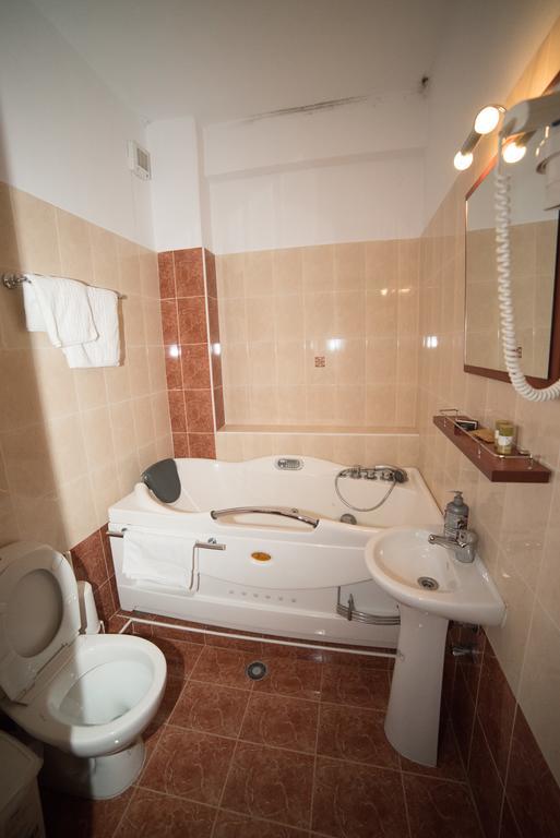 Hotel Galaxias Káto Loutrákion Extérieur photo